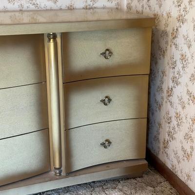 LOT 128Z: J.B. Van Sciver Co Dresser