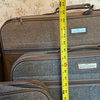 LOT 129Z: Vintage Jordache 5 Piece Luggage Set