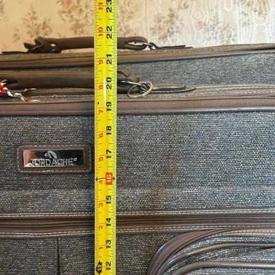 LOT 129Z: Vintage Jordache 5 Piece Luggage Set