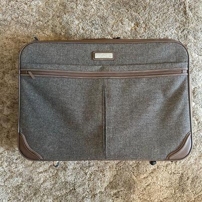 LOT 129Z: Vintage Jordache 5 Piece Luggage Set