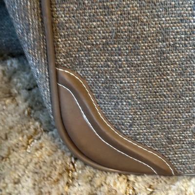 LOT 129Z: Vintage Jordache 5 Piece Luggage Set