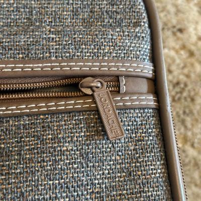 LOT 129Z: Vintage Jordache 5 Piece Luggage Set