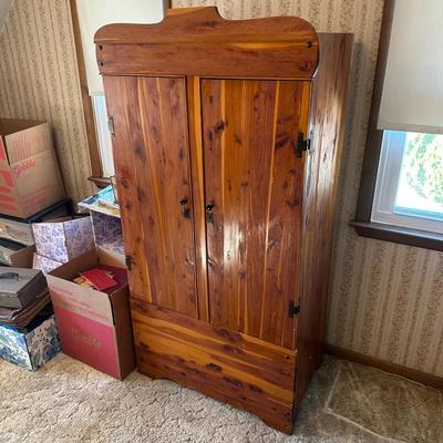 LOT 130Z: Cedar Master Closet w/ Key