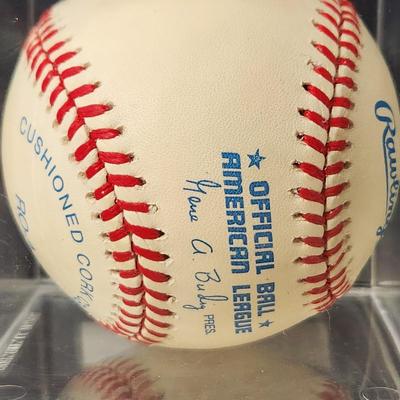 Mike Hargrove OMLB Signed Autographed Baseball In Collectors Case