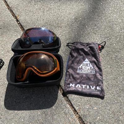 SALOMON 650 SKI BOOTS, ADULT HELMET AND NATIVE SKI GOGGLES