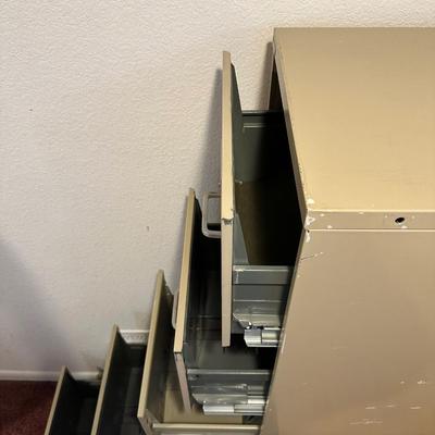 4 DRAWER METAL FILING CABINET