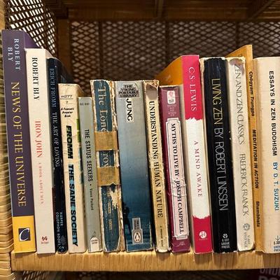 AN ASSORTMENT OF BOOKS (4)
