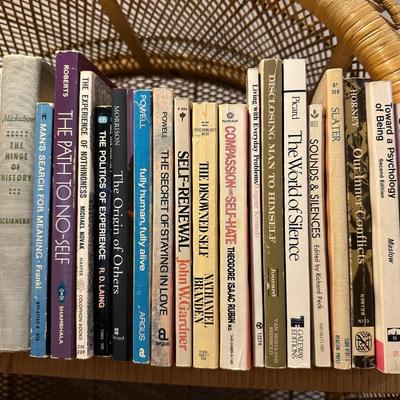 AN ASSORTMENT OF BOOKS (4)