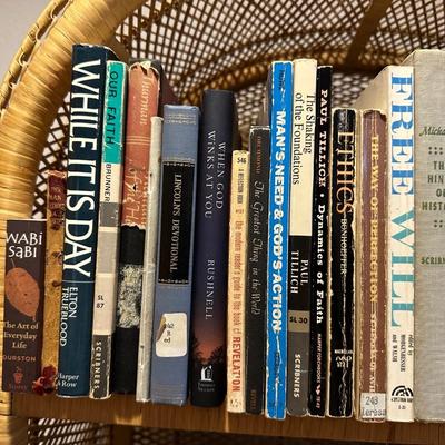 AN ASSORTMENT OF BOOKS (4)