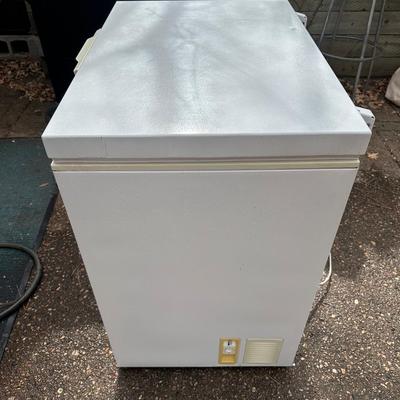 SMALLER ESTATE CHEST FREEZER