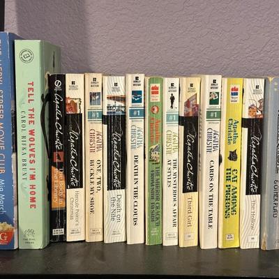 A LARGE LOT OF BOOKS WITH VARIOUS SUBJECTS