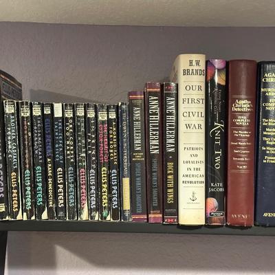 A LARGE LOT OF BOOKS WITH VARIOUS SUBJECTS