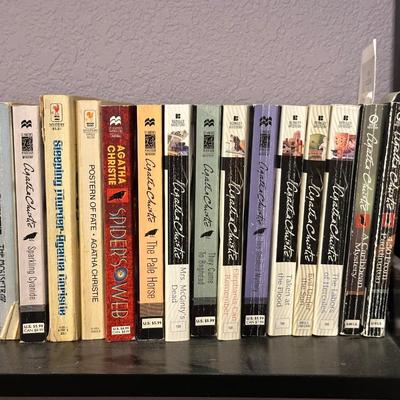 A LARGE LOT OF BOOKS WITH VARIOUS SUBJECTS