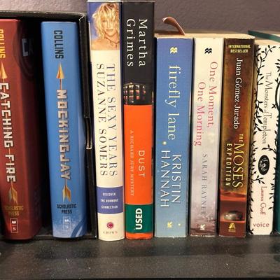 A LARGE LOT OF BOOKS WITH VARIOUS SUBJECTS