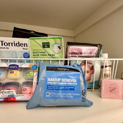 Master Bath - Personal Care Shelf Lot #1