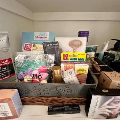 Master Bath - Personal Care Shelf Lot #3