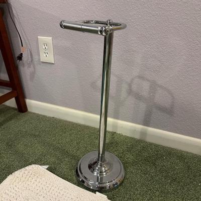 BATHROOM RUGS AND TOILET PAPER HOLDER