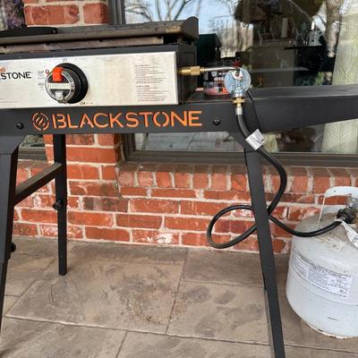 Outdoor - Back Patio - Blackstone Grill with accessories