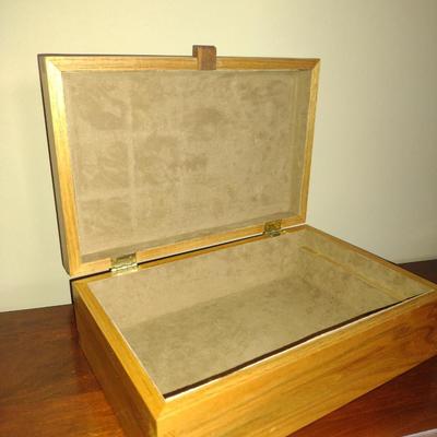 Hand Crafted Wooden Storage Box- Approx 11 1/4" x 7 1/2" x 3 3/4" Tall
