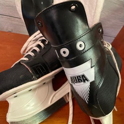 Aura 100 men’s hockey skates