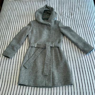 LOT 2 Z: 2 Calvin Klein Cinch Coats
