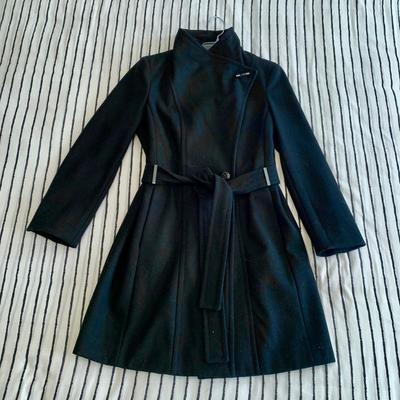 LOT 2 Z: 2 Calvin Klein Cinch Coats
