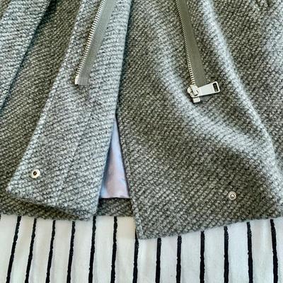 LOT 2 Z: 2 Calvin Klein Cinch Coats