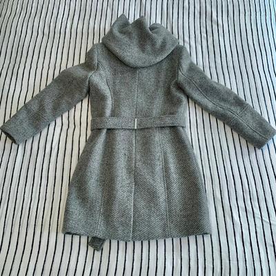 LOT 2 Z: 2 Calvin Klein Cinch Coats