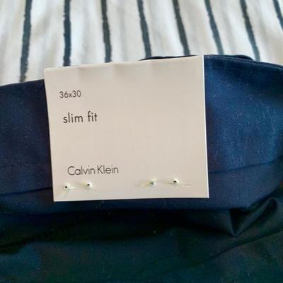 LOT 3S: Wool Blend Calvin Klein Sweater & NWT Men's Calvin Klein Pants