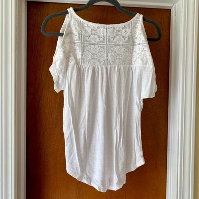 LOT 10 Z: Clothing Collection; Tommy Bahama, Jones New York, Lucy & Laurel, & Lucky Brand