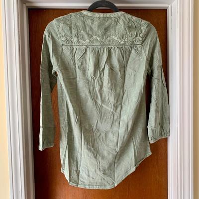 LOT 10 Z: Clothing Collection; Tommy Bahama, Jones New York, Lucy & Laurel, & Lucky Brand