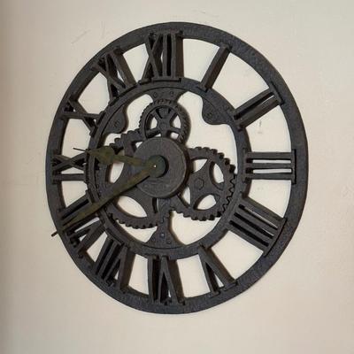 LOT 20L: Howard Miller Allenton Polyresin Gear Wall Clock