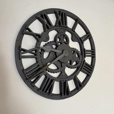 LOT 20L: Howard Miller Allenton Polyresin Gear Wall Clock
