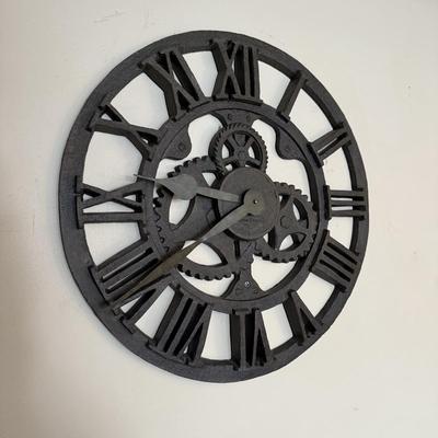 LOT 20L: Howard Miller Allenton Polyresin Gear Wall Clock