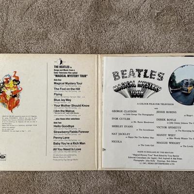 LOT 23L: Vintage 1967 The Beatles Magical Mystery Tour Vinyl Record w/ Color Photo Book