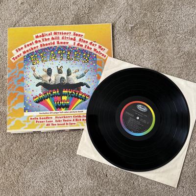 LOT 23L: Vintage 1967 The Beatles Magical Mystery Tour Vinyl Record w/ Color Photo Book