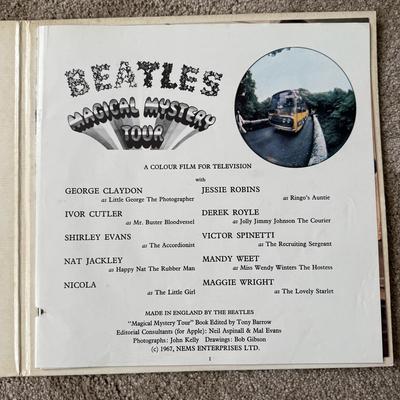 LOT 23L: Vintage 1967 The Beatles Magical Mystery Tour Vinyl Record w/ Color Photo Book