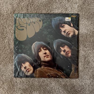 LOT 24L: The Beatles Vinyl Records: Sgt. Peppers Lonely Hearts Band & Rubber Soul