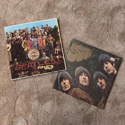 LOT 24L: The Beatles Vinyl Records: Sgt. Peppers Lonely Hearts Band & Rubber Soul