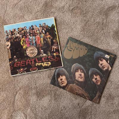 LOT 24L: The Beatles Vinyl Records: Sgt. Peppers Lonely Hearts Band & Rubber Soul