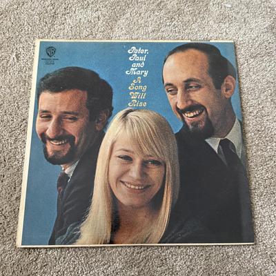 LOT 29L: Vinyl Records: Simon & Garfunkel, Billy Joel, Peter Paul & Mary