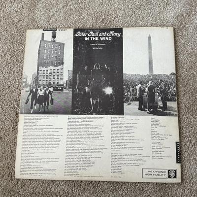 LOT 29L: Vinyl Records: Simon & Garfunkel, Billy Joel, Peter Paul & Mary