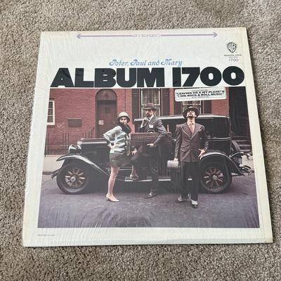 LOT 29L: Vinyl Records: Simon & Garfunkel, Billy Joel, Peter Paul & Mary