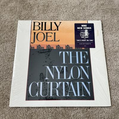 LOT 29L: Vinyl Records: Simon & Garfunkel, Billy Joel, Peter Paul & Mary
