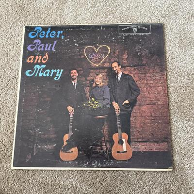 LOT 29L: Vinyl Records: Simon & Garfunkel, Billy Joel, Peter Paul & Mary