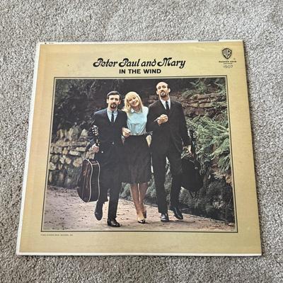 LOT 29L: Vinyl Records: Simon & Garfunkel, Billy Joel, Peter Paul & Mary