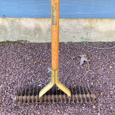 LOT 31G: Garden Tool Collection - Ames, Craftsman, Green Thumb and True Temper