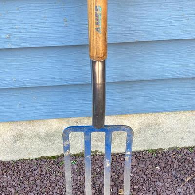 LOT 31G: Garden Tool Collection - Ames, Craftsman, Green Thumb and True Temper