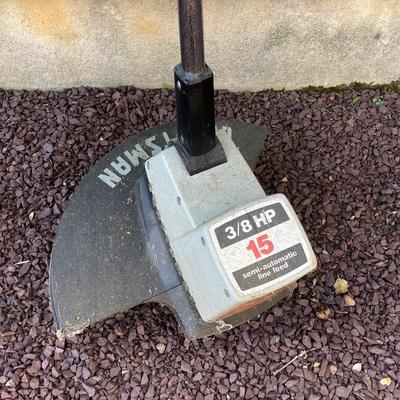 LOT 32G: Craftsman High Limb Cutter, Craftsman 15 Weed Trimmer, Fiskars Longneck Grass Shears and Quickie 16" Telescopic Utility Pole