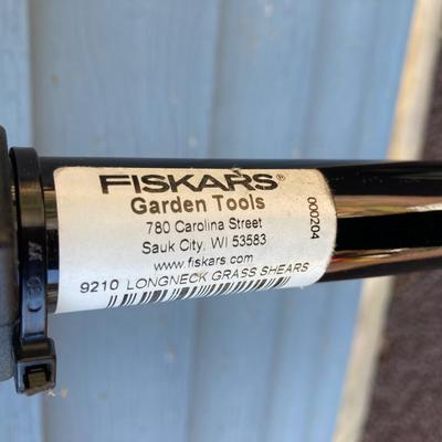 LOT 32G: Craftsman High Limb Cutter, Craftsman 15 Weed Trimmer, Fiskars Longneck Grass Shears and Quickie 16" Telescopic Utility Pole